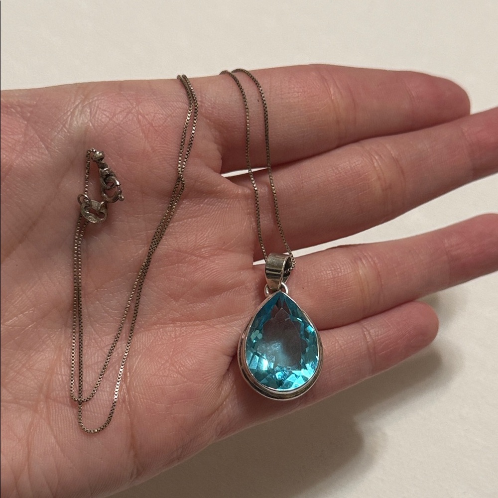 Elegant Sterling Silver 925 Teardrop Blue Crystal Pendant Necklace 17’ in chain - Picture 1 of 12